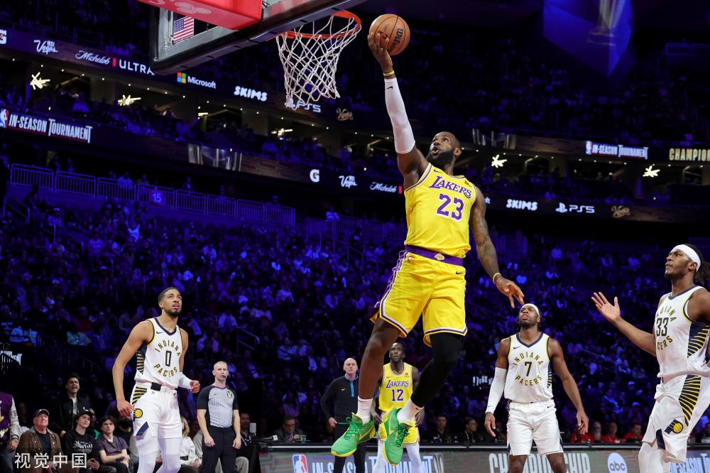 势也愈发扑 势也愈发扑