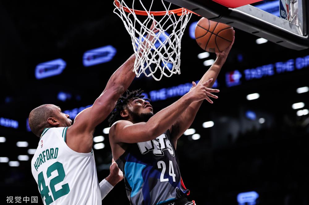 球迷们的目 球迷们的目